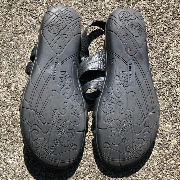 BareTraps Black Leather Strappy Sandal - Picture 2 of 2